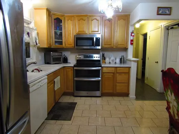 8 Kay St, Worcester, MA 01602