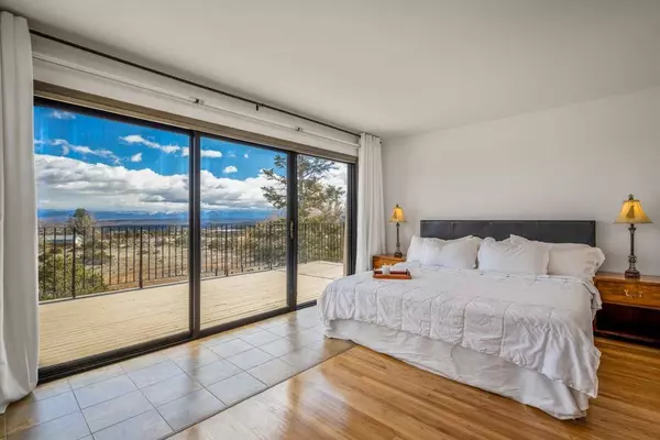 150 Monte Rey DR S, Los Alamos, NM 87547