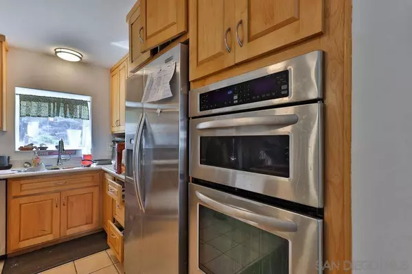 8612 Almond Rd, Lakeside, CA 92040