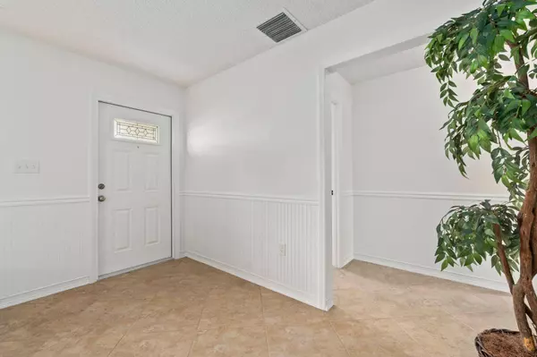 772 SE Thornhill DR, Port Saint Lucie, FL 34983