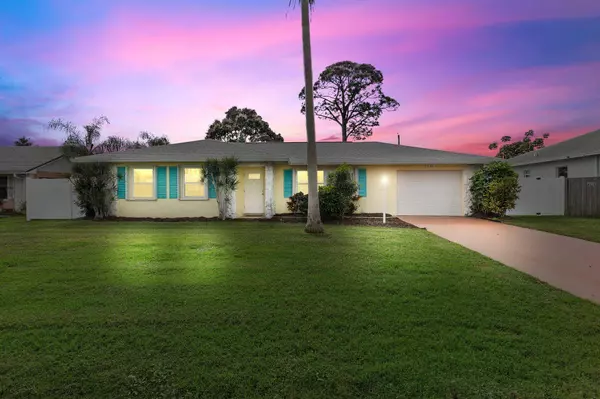 772 SE Thornhill DR, Port Saint Lucie, FL 34983