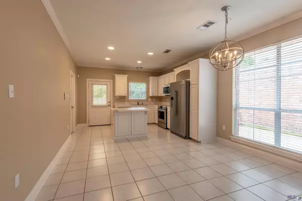 5668 DUCROS DR, Baton Rouge, LA 70820