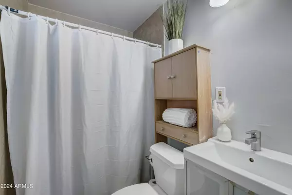 3007 W ECHO Lane, Phoenix, AZ 85051