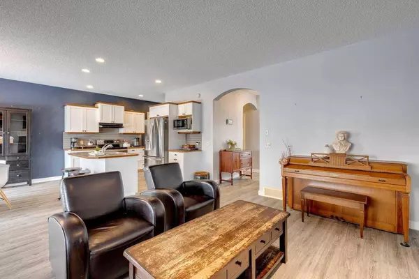 8 Cranwell GN SE, Calgary, AB T3M 1G2