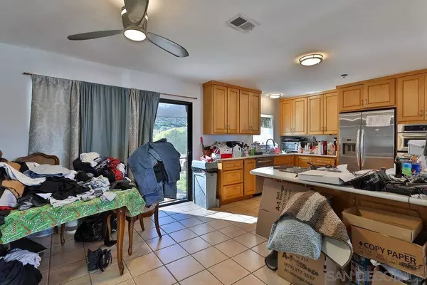 8612 Almond Rd, Lakeside, CA 92040