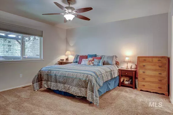 947 E Grand Haven St, Nampa, ID 83686