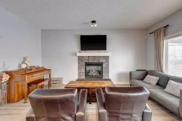 8 Cranwell GN SE, Calgary, AB T3M 1G2