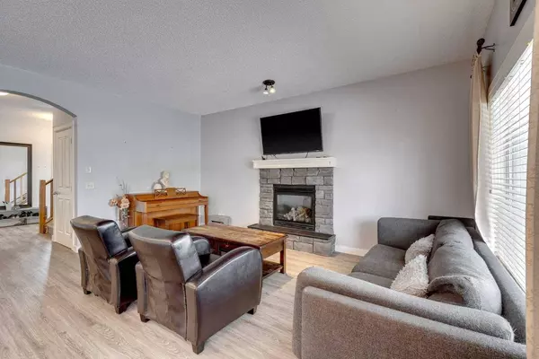 8 Cranwell GN SE, Calgary, AB T3M 1G2