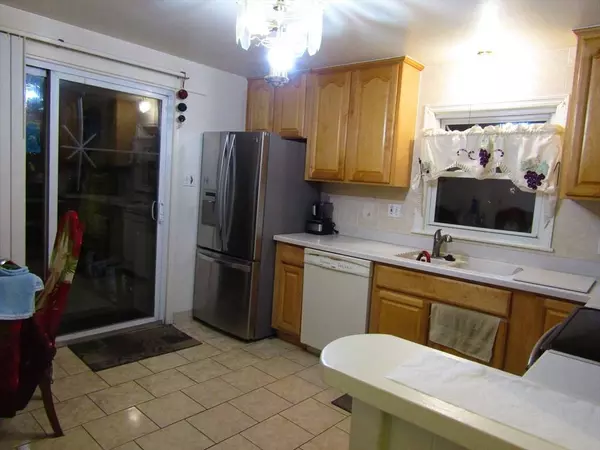 8 Kay St, Worcester, MA 01602