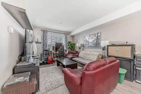 26 Val Gardena VW SW #354, Calgary, AB T3H5Z5