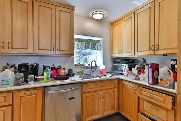 8612 Almond Rd, Lakeside, CA 92040