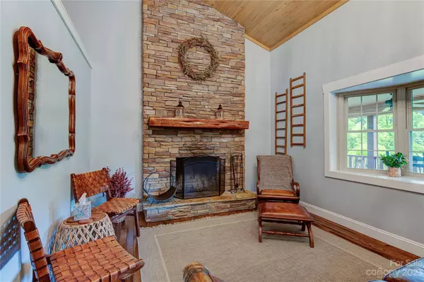 97 Circle E Ranch RD, Burnsville, NC 28714