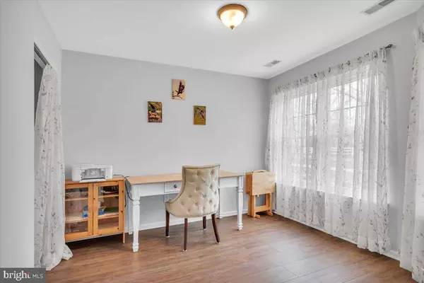 6 KINGSTON BLVD, Hamilton, NJ 08690