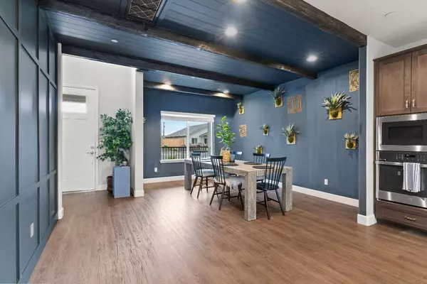 506 W Tule Avenue, Woodlake, CA 93286