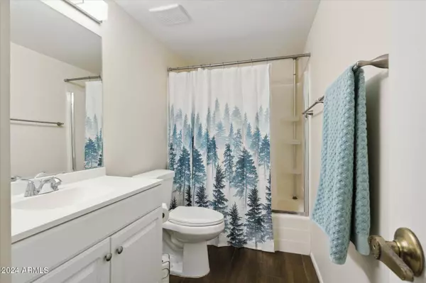 2426 W EUGIE Avenue, Phoenix, AZ 85029