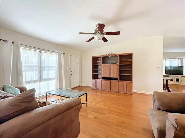 3713 NEEDLES DR, Orlando, FL 32810