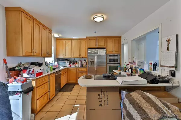 8612 Almond Rd, Lakeside, CA 92040