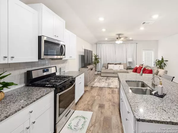 379 PEBBLE CREEK RUN, New Braunfels, TX 78130