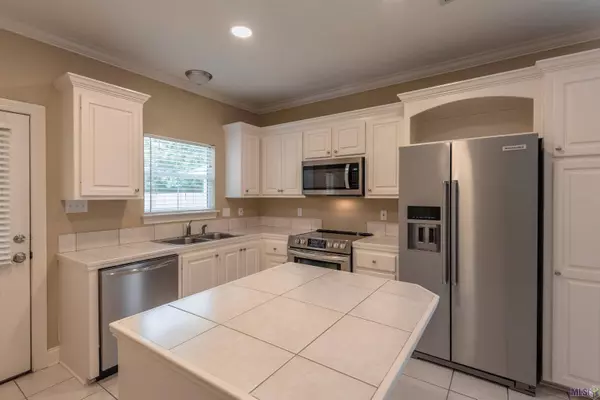 5668 DUCROS DR, Baton Rouge, LA 70820