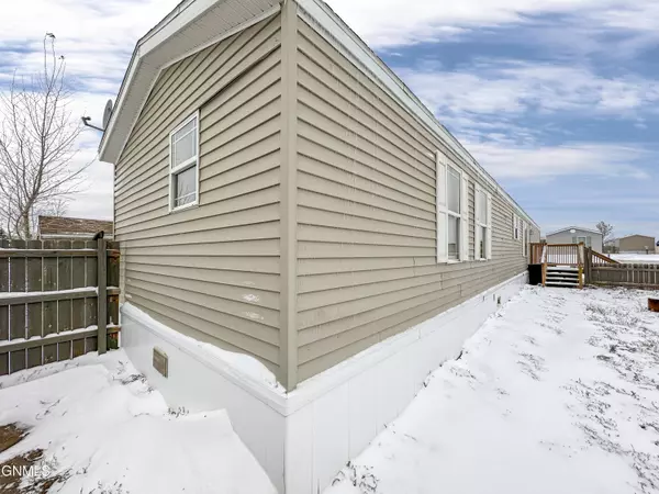 2207 35th TER W, Williston, ND 58801