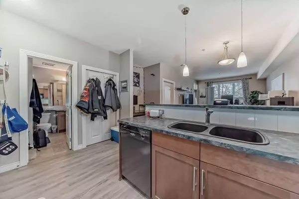 26 Val Gardena VW SW #354, Calgary, AB T3H5Z5