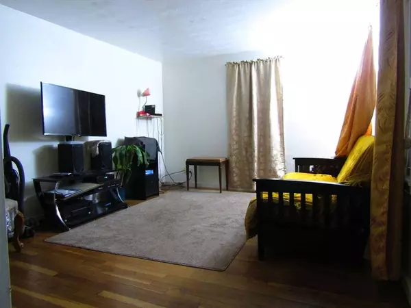 8 Kay St, Worcester, MA 01602