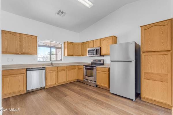 2101 S MERIDIAN Road #386, Apache Junction, AZ 85120