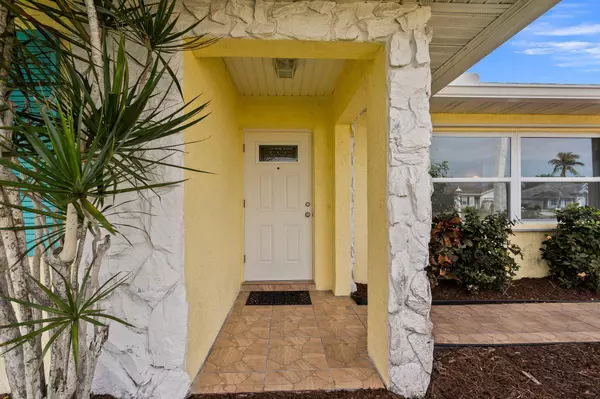 772 SE Thornhill DR, Port Saint Lucie, FL 34983