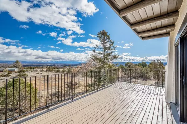 150 Monte Rey DR S, Los Alamos, NM 87547
