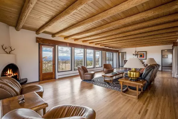 150 Monte Rey DR S, Los Alamos, NM 87547