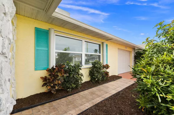 772 SE Thornhill DR, Port Saint Lucie, FL 34983