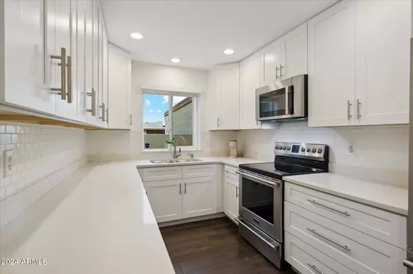 2426 W EUGIE Avenue, Phoenix, AZ 85029