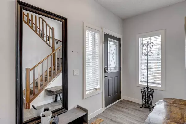 8 Cranwell GN SE, Calgary, AB T3M 1G2