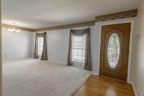 1863 N BELLROSE DR, Baton Rouge, LA 70815