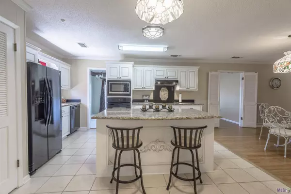 1863 N BELLROSE DR, Baton Rouge, LA 70815