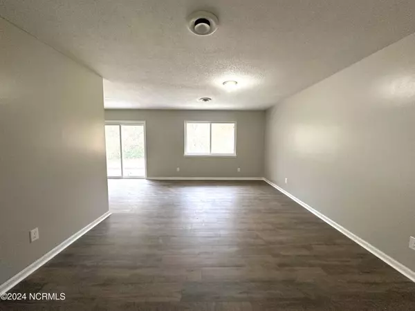 608 Shamrock Drive, Jacksonville, NC 28540