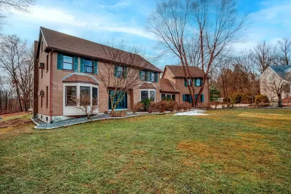 35 Padula Dr, Marlborough, MA 01752