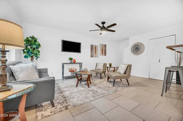 1211 N 47TH Place, Phoenix, AZ 85008