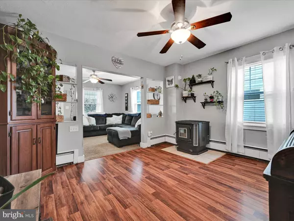 17 E RICHLAND AVE, Myerstown, PA 17067