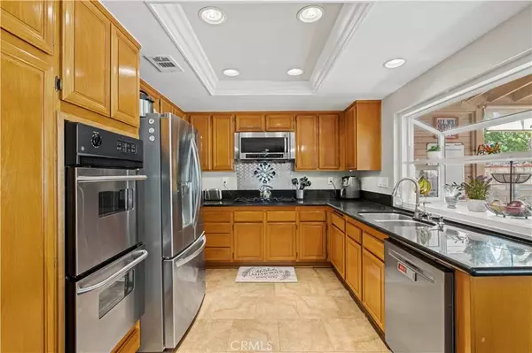 28877 Shadow Valley LN, Saugus, CA 91390