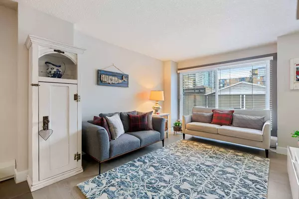 812 14 AVE SW #303, Calgary, AB T2R 0N6
