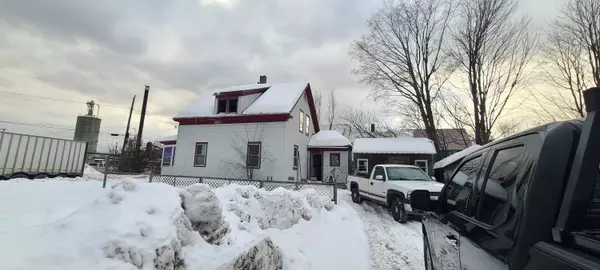 42 3rd ST, Dixfield, ME 04224