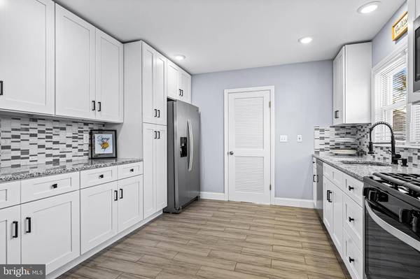 334 SPRUCE AVE, Maple Shade, NJ 08052