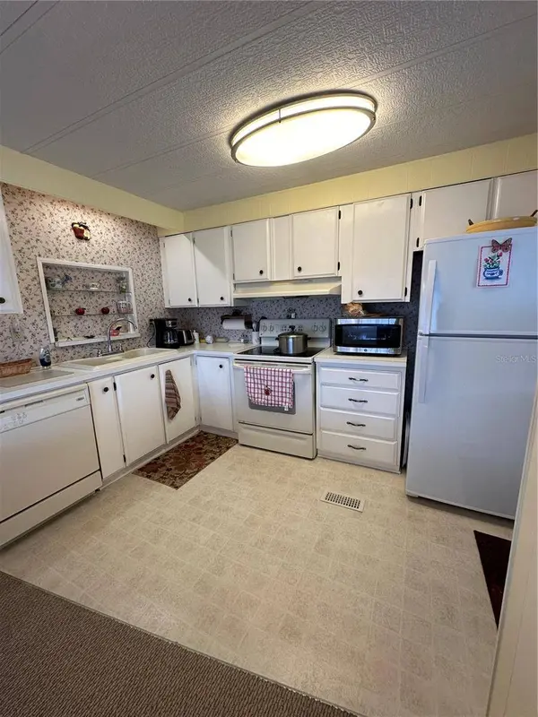 4722 WINDY LN, Zephyrhills, FL 33541