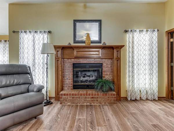 2216 NE 4th Street, Moore, OK 73160