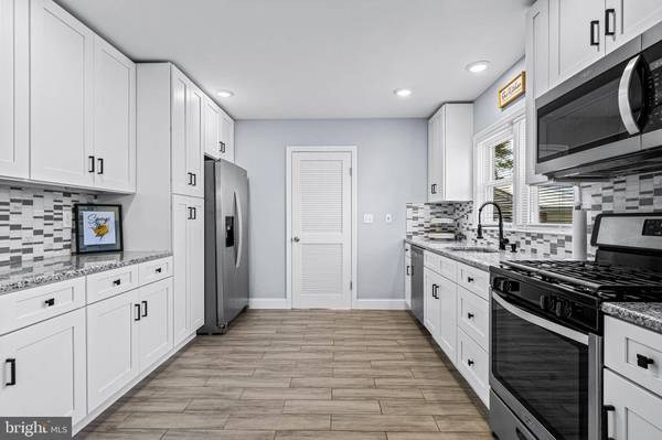 334 SPRUCE AVE, Maple Shade, NJ 08052