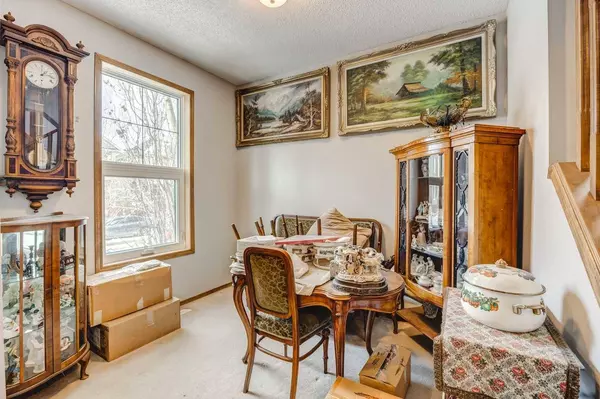 398 Elgin WAY SE, Calgary, AB T2Z 4A7