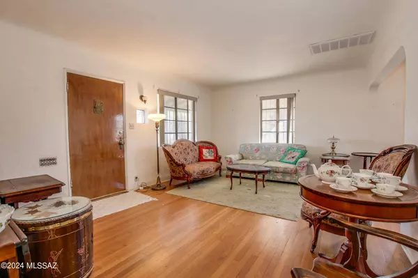 3028 E Drachman Street, Tucson, AZ 85716