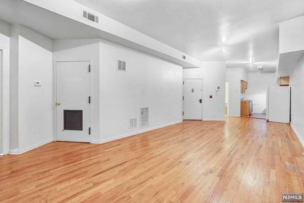 200 Paterson Plank Road #304, Union City, NJ 07087