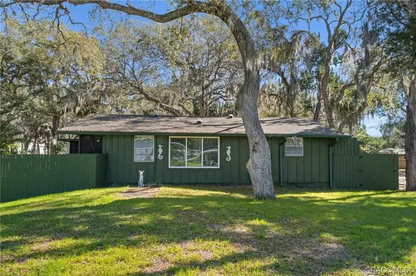 2225 S Gulfwater PT, Crystal River, FL 34429